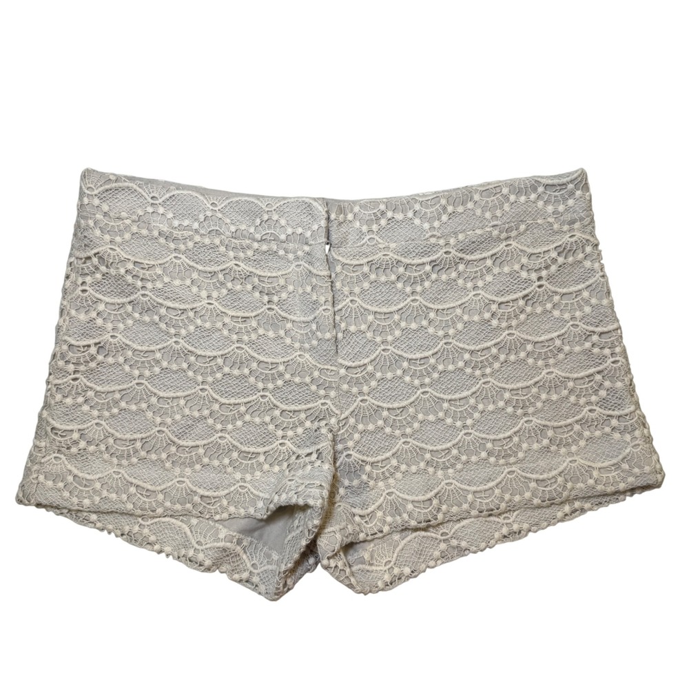 Express Beige Scalloped Crochet Lace Overlay Shorts Womens Size 6 Boho - Picture 5 of 7